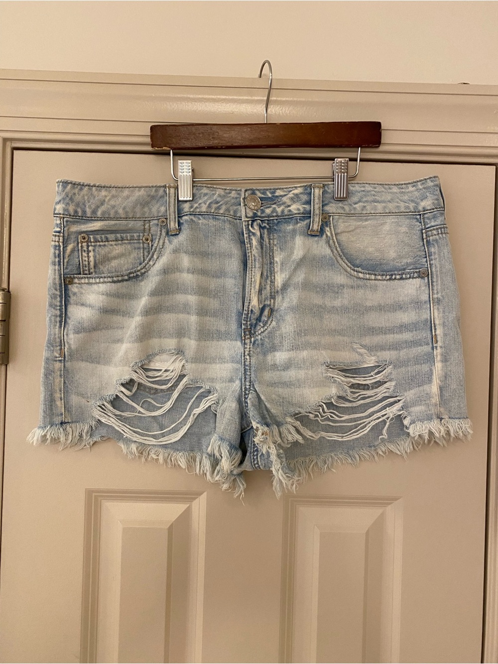 AEO size 14 Tom Girl Shortie Light Blue Distressed Denim Cutoff Shorts